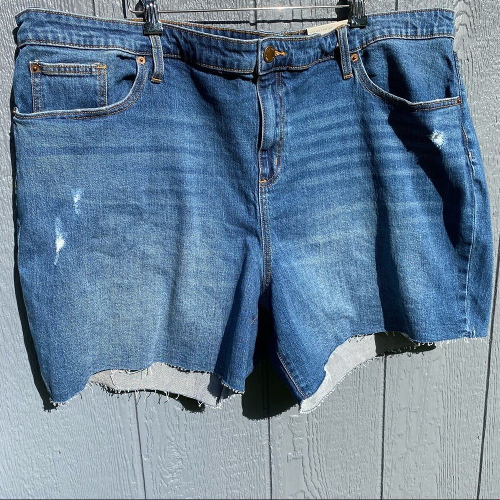 Universal Thread Boyfriend Jean Shorts 26W NWT